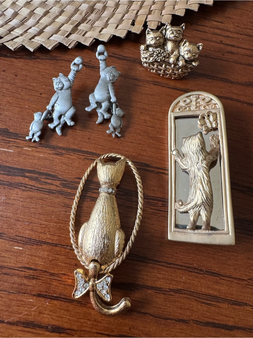 Cats Gold Tone Brooch Pins Lot & Post Earrings Mirror Wagging Tail Kittens Vtg